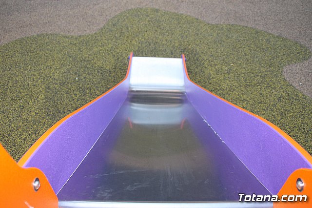 Abierta al pblico la nueva rea de juegos infantiles del parque municipal 