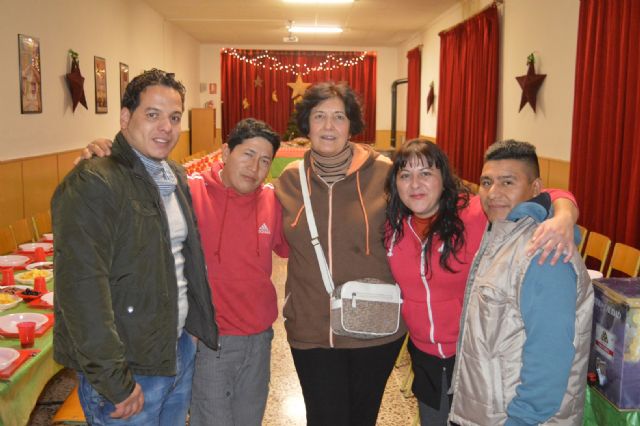 Critas Tres Avemaras organiz una cena especial de Noche Buena para sus beneficiarios - 10