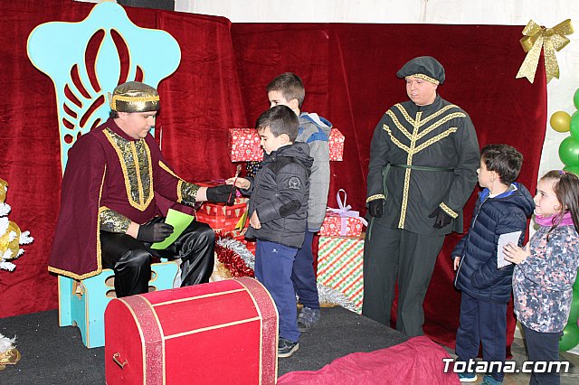 El Cartero Real enviado por Sus Majestades los Reyes Magos de Oriente recoge las misivas y deseos de los niños y niñas - 3