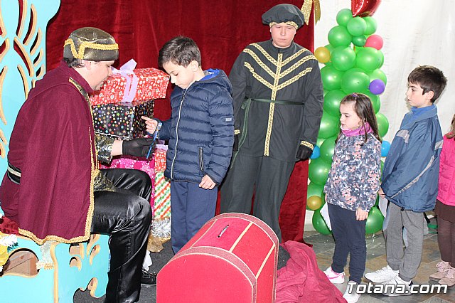 El Cartero Real enviado por Sus Majestades los Reyes Magos de Oriente recoge las misivas y deseos de los niños y niñas - 4