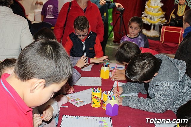 El Cartero Real enviado por Sus Majestades los Reyes Magos de Oriente recoge las misivas y deseos de los niños y niñas - 9