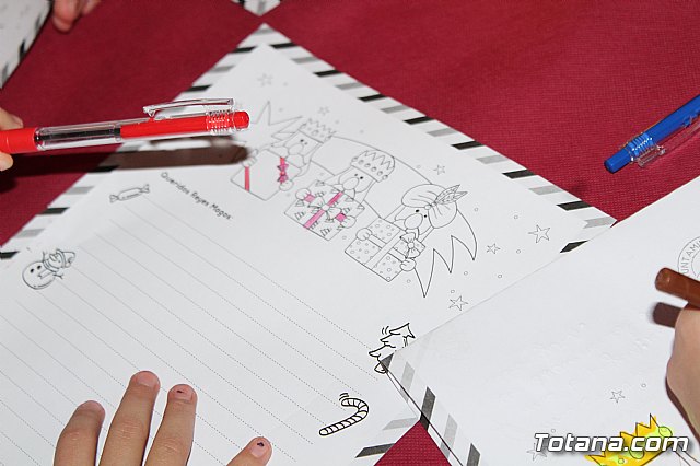 El Cartero Real enviado por Sus Majestades los Reyes Magos de Oriente recoge las misivas y deseos de los niños y niñas - 13