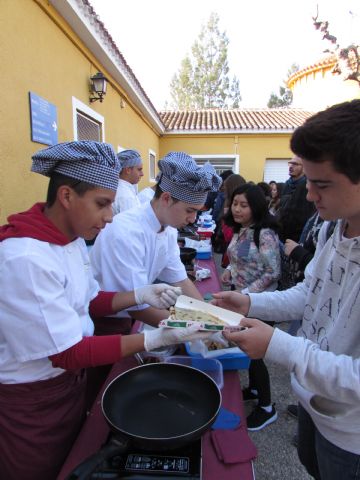 Alumnos del Aula Ocupacional realizan una visita de al IES Prado Mayor - 7