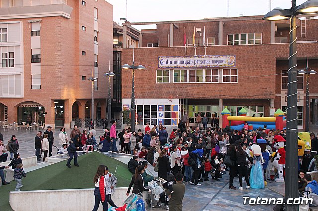 DGenes celebra su 10º aniversario con hinchables, personajes de animacin y una suelta de globos - 1