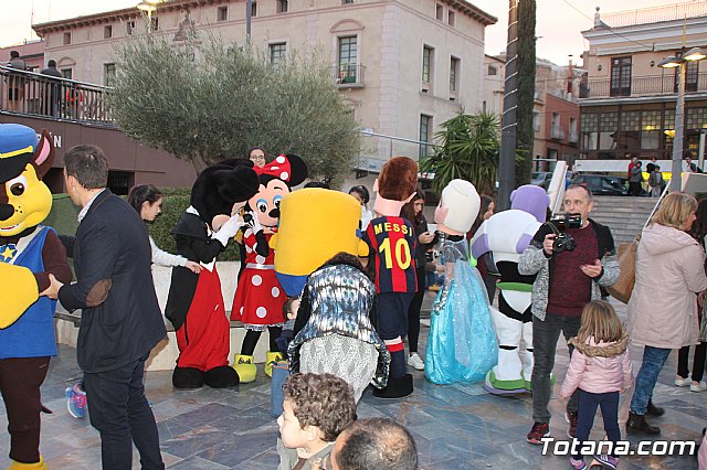 DGenes celebra su 10º aniversario con hinchables, personajes de animacin y una suelta de globos - 10