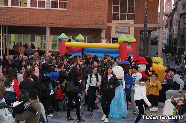 DGenes celebra su 10º aniversario con hinchables, personajes de animacin y una suelta de globos - 2