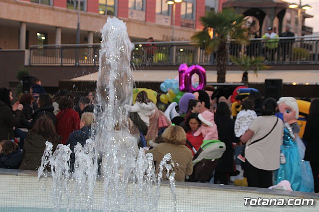 DGenes celebra su 10º aniversario con hinchables, personajes de animacin y una suelta de globos - 3