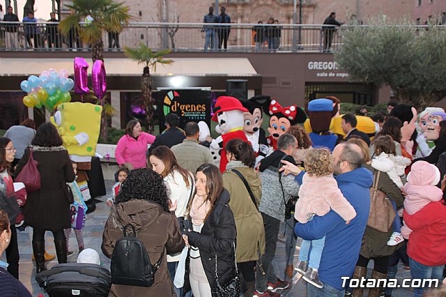 DGenes celebra su 10º aniversario con hinchables, personajes de animacin y una suelta de globos - 5