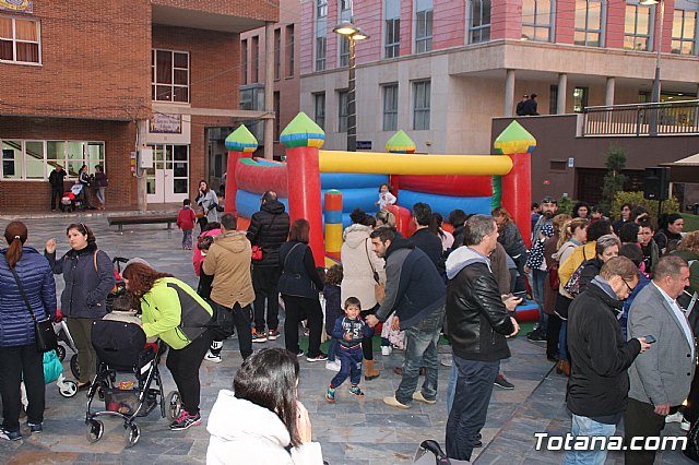 DGenes celebra su 10º aniversario con hinchables, personajes de animacin y una suelta de globos - 7