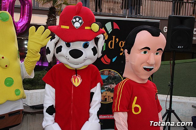 DGenes celebra su 10º aniversario con hinchables, personajes de animacin y una suelta de globos - 9