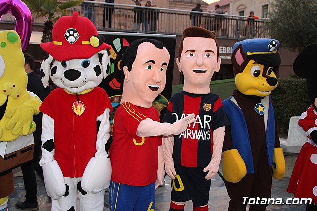 DGenes celebra su 10º aniversario con hinchables, personajes de animacin y una suelta de globos - 11