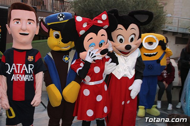 DGenes celebra su 10º aniversario con hinchables, personajes de animacin y una suelta de globos - 12