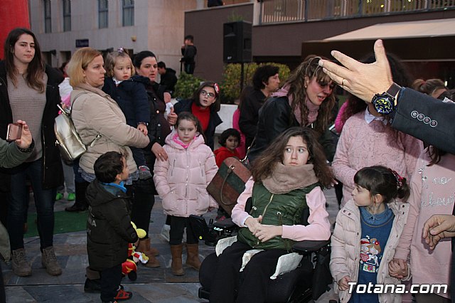 DGenes celebra su 10º aniversario con hinchables, personajes de animacin y una suelta de globos - 14