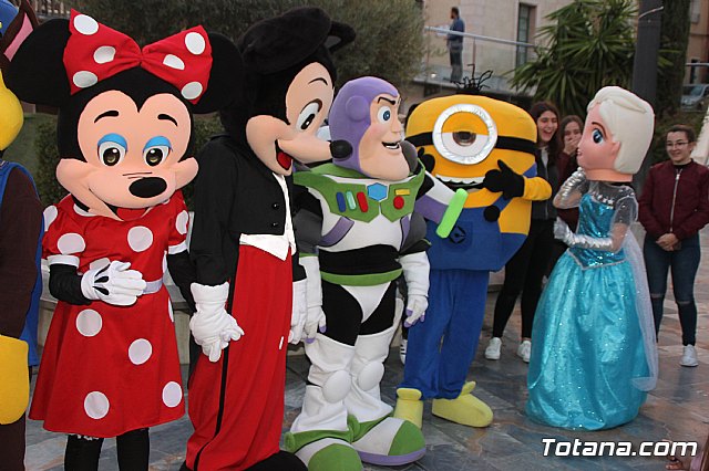 DGenes celebra su 10º aniversario con hinchables, personajes de animacin y una suelta de globos - 16