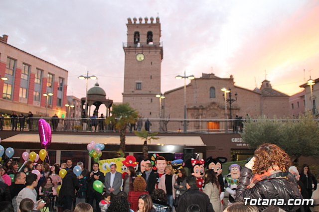 DGenes celebra su 10º aniversario con hinchables, personajes de animacin y una suelta de globos - 27