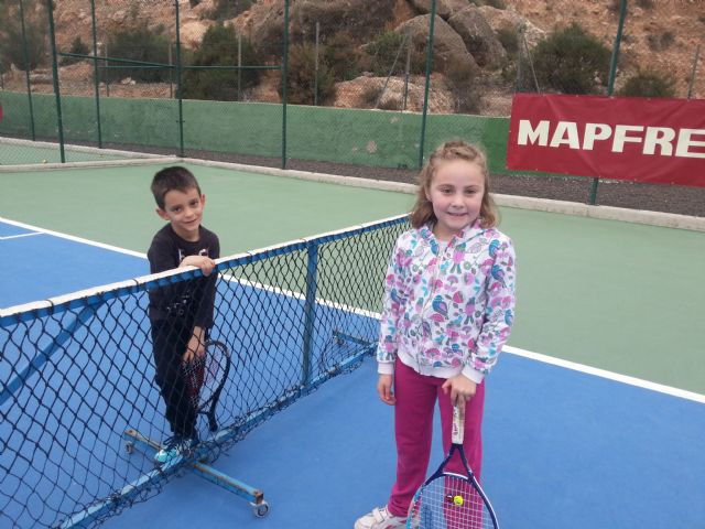 Ms de una decena de niños de la escuela de tenis Kuore participan en la I liga aficionados regional de tenis - 1