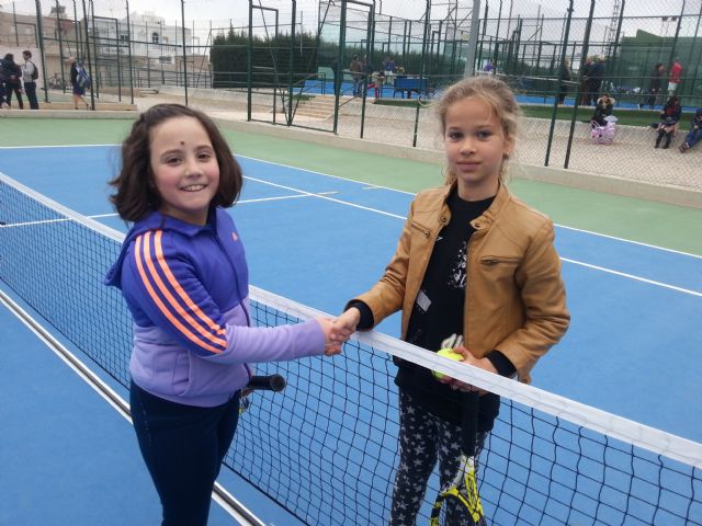 Ms de una decena de niños de la escuela de tenis Kuore participan en la I liga aficionados regional de tenis - 3