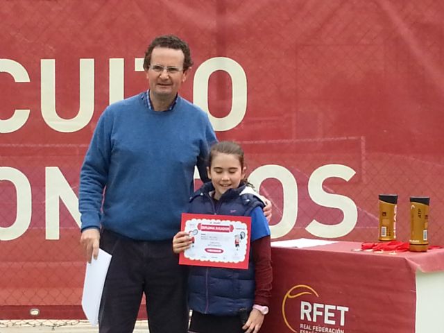 Ms de una decena de niños de la escuela de tenis Kuore participan en la I liga aficionados regional de tenis - 6