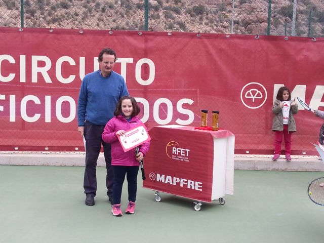 Ms de una decena de niños de la escuela de tenis Kuore participan en la I liga aficionados regional de tenis - 8