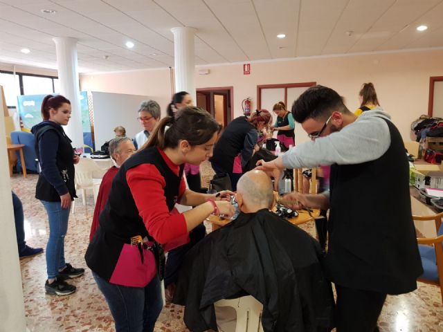 El alumnado de 2º de Grado Medio de Peluquera del IES Prado Mayor visitan la Residencia de «La Pursima» - 3