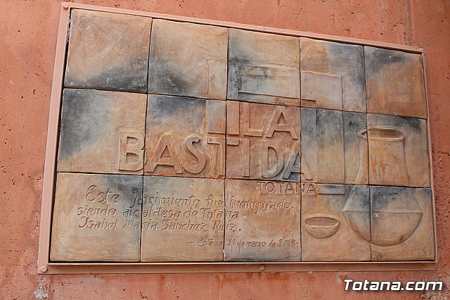 Los diputados del grupo parlamentario Popular, encabezados por su portavoz Vctor Manuel Martnez, visitaron el yacimiento arqueolgico La Bastida, en Totana - 3