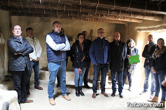 Los diputados del grupo parlamentario Popular, encabezados por su portavoz Vctor Manuel Martnez, visitaron el yacimiento arqueolgico La Bastida, en Totana - 21