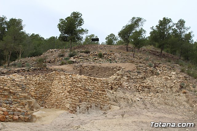 Los diputados del grupo parlamentario Popular, encabezados por su portavoz Vctor Manuel Martnez, visitaron el yacimiento arqueolgico La Bastida, en Totana - 28