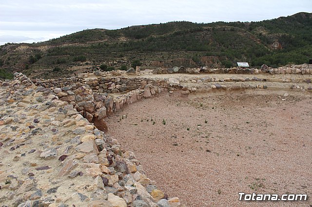 Los diputados del grupo parlamentario Popular, encabezados por su portavoz Vctor Manuel Martnez, visitaron el yacimiento arqueolgico La Bastida, en Totana - 42