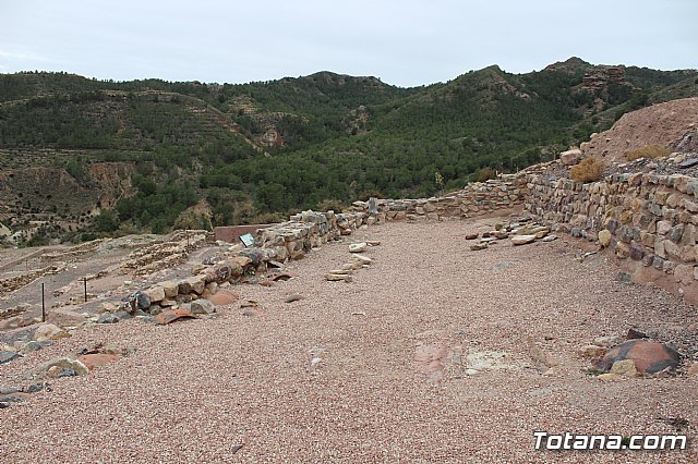 Los diputados del grupo parlamentario Popular, encabezados por su portavoz Vctor Manuel Martnez, visitaron el yacimiento arqueolgico La Bastida, en Totana - 43