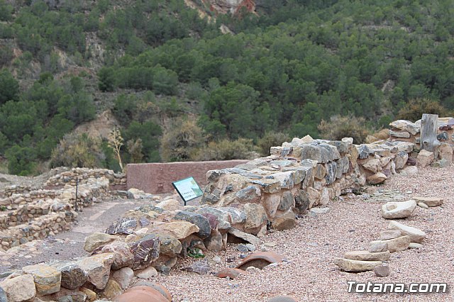 Los diputados del grupo parlamentario Popular, encabezados por su portavoz Vctor Manuel Martnez, visitaron el yacimiento arqueolgico La Bastida, en Totana - 45