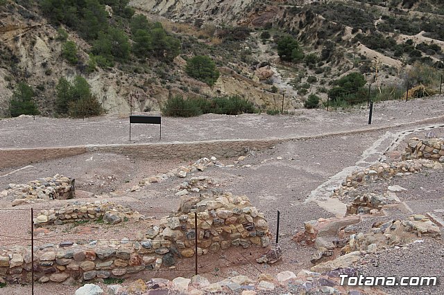 Los diputados del grupo parlamentario Popular, encabezados por su portavoz Vctor Manuel Martnez, visitaron el yacimiento arqueolgico La Bastida, en Totana - 46
