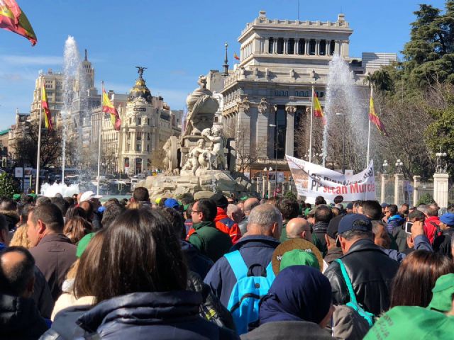 Autoridades municipales participaron hoy en la manifestacin celebrada en Madrid para reivindicar agua para el Levante español - 10