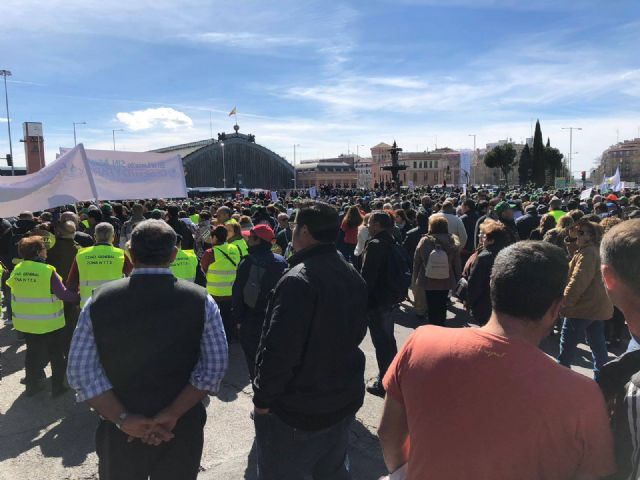 Autoridades municipales participaron hoy en la manifestacin celebrada en Madrid para reivindicar agua para el Levante español - 22