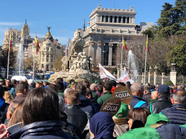 Autoridades municipales participaron hoy en la manifestacin celebrada en Madrid para reivindicar agua para el Levante español - 27
