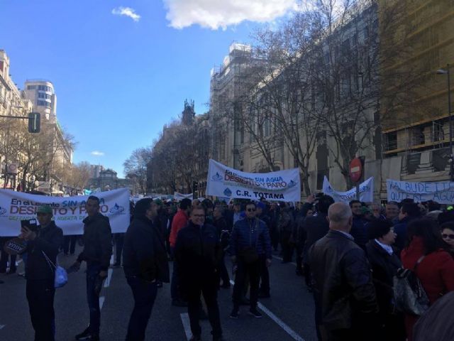 Autoridades municipales participaron hoy en la manifestacin celebrada en Madrid para reivindicar agua para el Levante español - 28