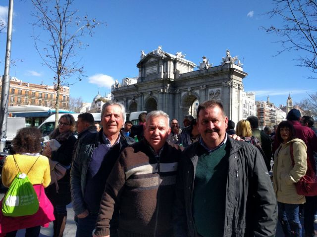 Autoridades municipales participaron hoy en la manifestacin celebrada en Madrid para reivindicar agua para el Levante español - 43
