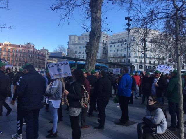 Autoridades municipales participaron hoy en la manifestacin celebrada en Madrid para reivindicar agua para el Levante español - 45