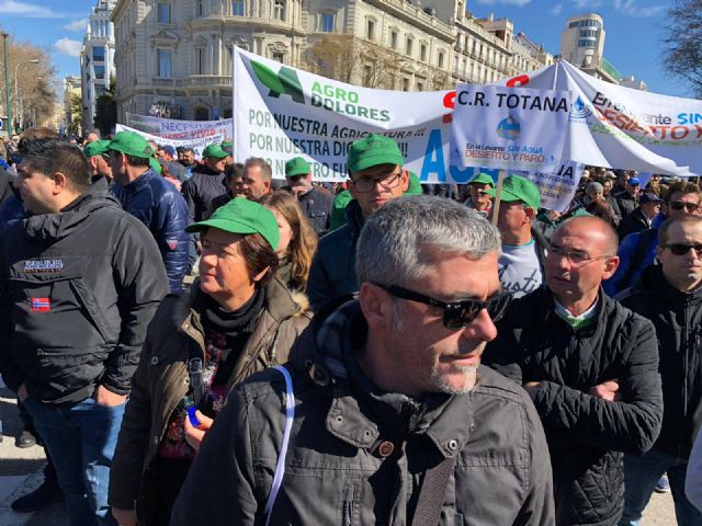 Autoridades municipales participaron hoy en la manifestacin celebrada en Madrid para reivindicar agua para el Levante español - 46