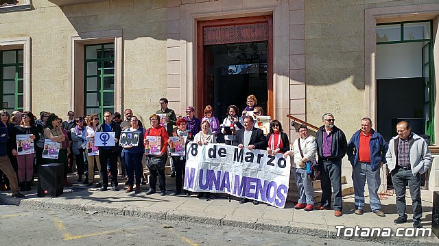Autoridades del Gobierno municipal participan en el acto de apoyo a la huelga general parcial convocada por UGT y CCOO, con motivo del Día Internacional de la Mujer - 3