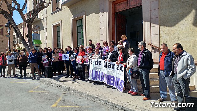 Autoridades del Gobierno municipal participan en el acto de apoyo a la huelga general parcial convocada por UGT y CCOO, con motivo del Día Internacional de la Mujer - 4