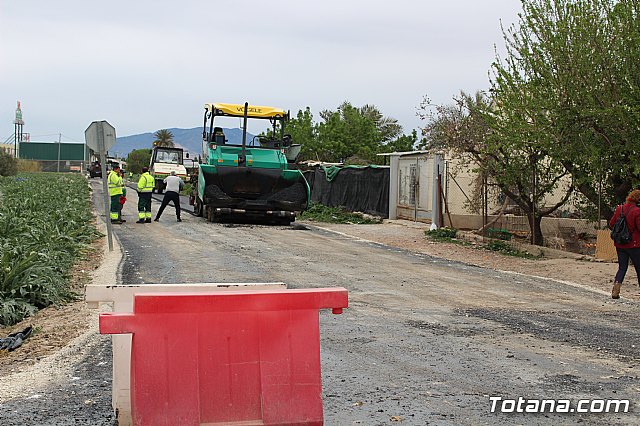 La Concejala de Caminos pavimenta, con recursos propios, los caminos de COATO y Ezequiel, junto a la Ciudad Deportiva - 1