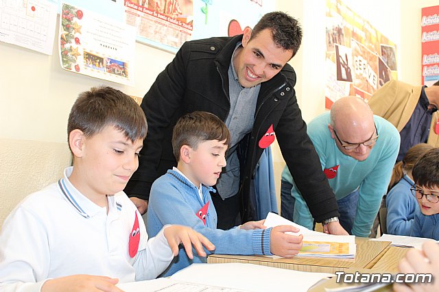 Autoridades municipales asisten a la jornada “Celebracin del aprendizaje” en el Colegio “La Milagrosa” - 45