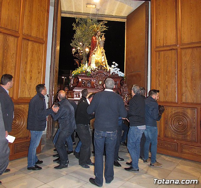 Traslado a la Iglesia de Santiago de 