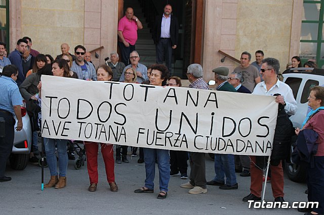 El Pleno acuerda exigir a Adif y al Ministerio de Fomento la retirada inmediata del nuevo trazado del AVE a su paso por Totana - 5