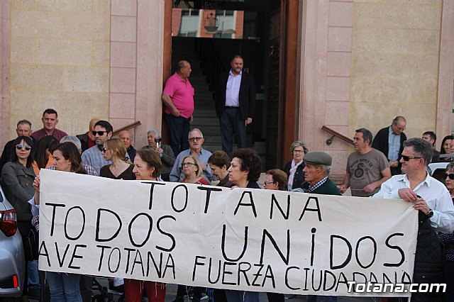 El Pleno acuerda exigir a Adif y al Ministerio de Fomento la retirada inmediata del nuevo trazado del AVE a su paso por Totana - 8