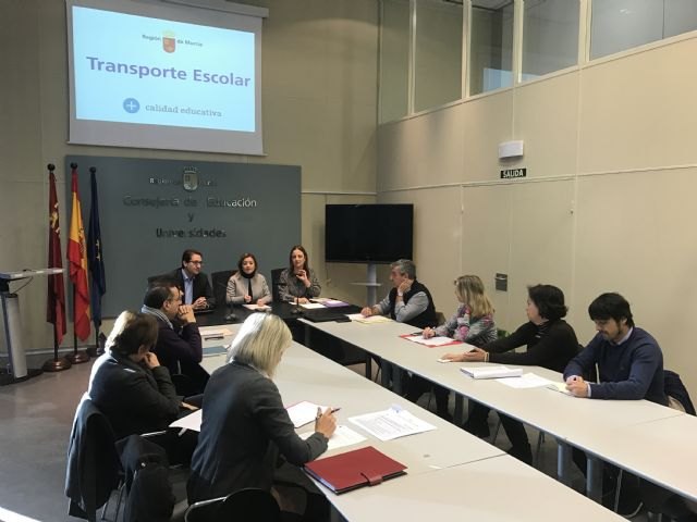 La Comunidad colabora con la DGT para seguir mejorando el servicio de transporte escolar que utilizan a diario 18.500 alumnos de la Región - 1, Foto 1