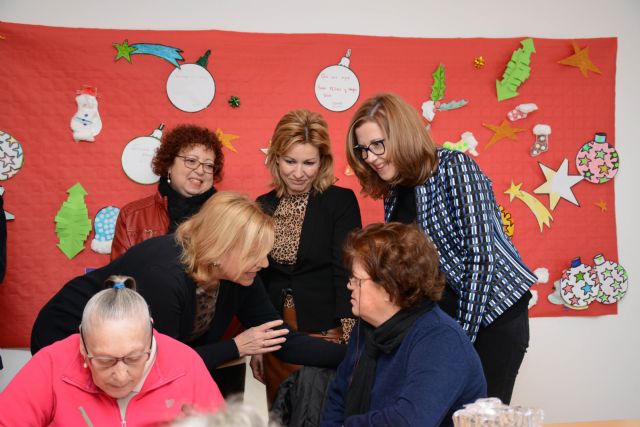 La alcaldesa de Campos del Río y la Consejera de Familia e Igualdad de Oportunidades visitan a los mayores de la residencia ‘Club de Campos’ - 2, Foto 2