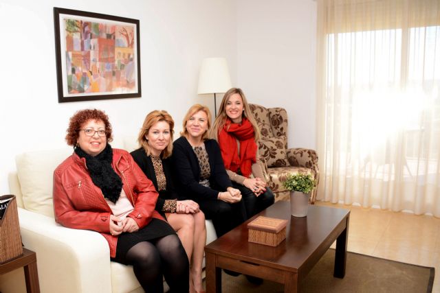 La alcaldesa de Campos del Río y la Consejera de Familia e Igualdad de Oportunidades visitan a los mayores de la residencia ‘Club de Campos’ - 3, Foto 3