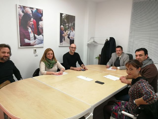 Ciudadanos y la asociación d-corazón acuerdan la introducción de desfibriladores en los colegios como parte del proyecto de enfermería escolar - 1, Foto 1