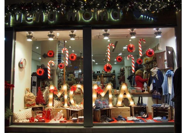 Pequeña Moma, Floristeria Alameda y Perfumhada, ganadores del 6 Concurso de Escaparates de Navidad - 1, Foto 1
